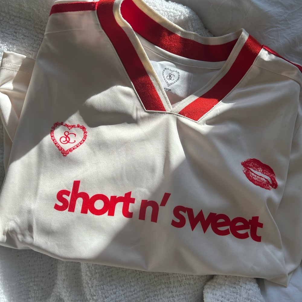 short n sweet jersey from sabrina carpenter concert